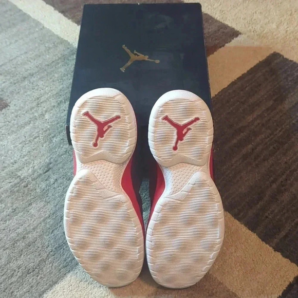 Jordan B. FLY BG SIZE 5.5Y UNIVERSITY RED/WHITE - Picture 5 of 6